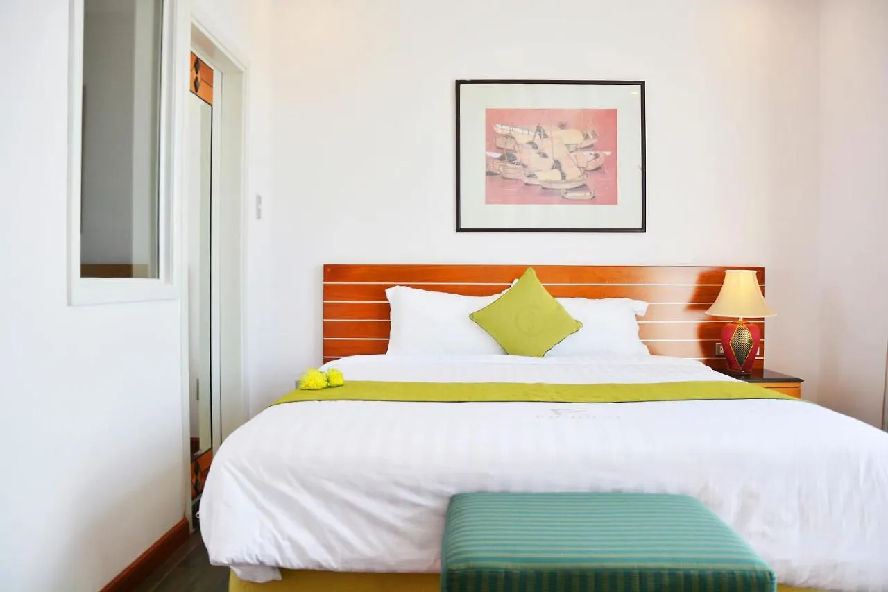 Richico Luxury Apartel Ocean Da Nang 4*,